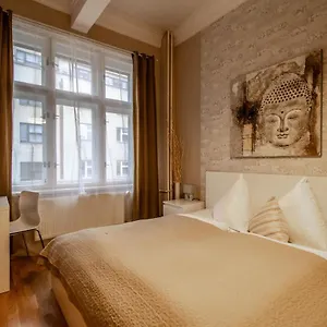 Design By Ruterra , Prag Tschechische Republik